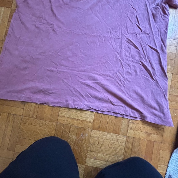 THE GREAT. the v neck tee - dusty rose - Picture 4 of 6